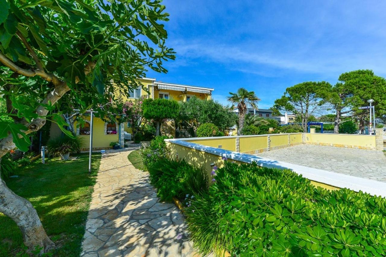 Apartment House Inga Vir Εξωτερικό φωτογραφία