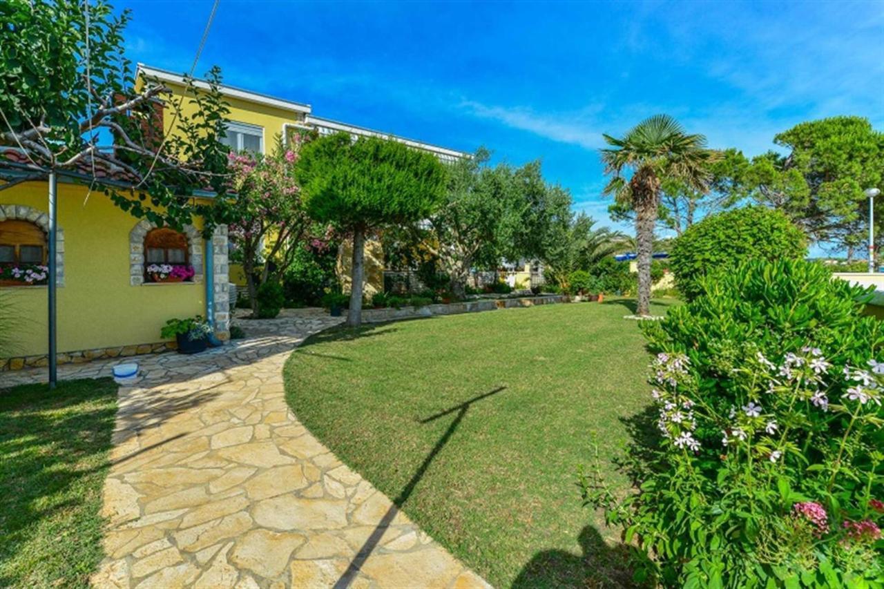 Apartment House Inga Vir Εξωτερικό φωτογραφία