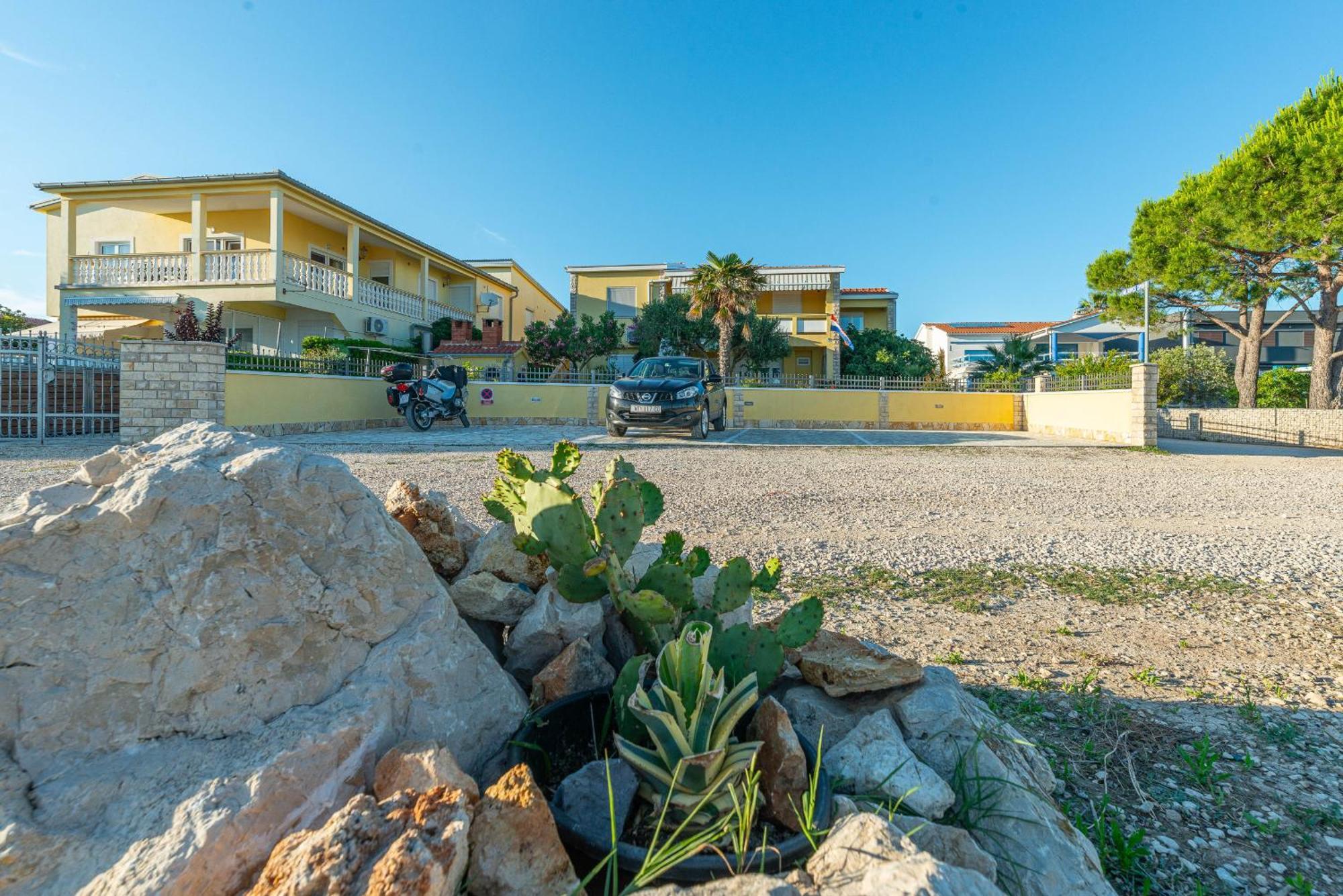 Apartment House Inga Vir Εξωτερικό φωτογραφία